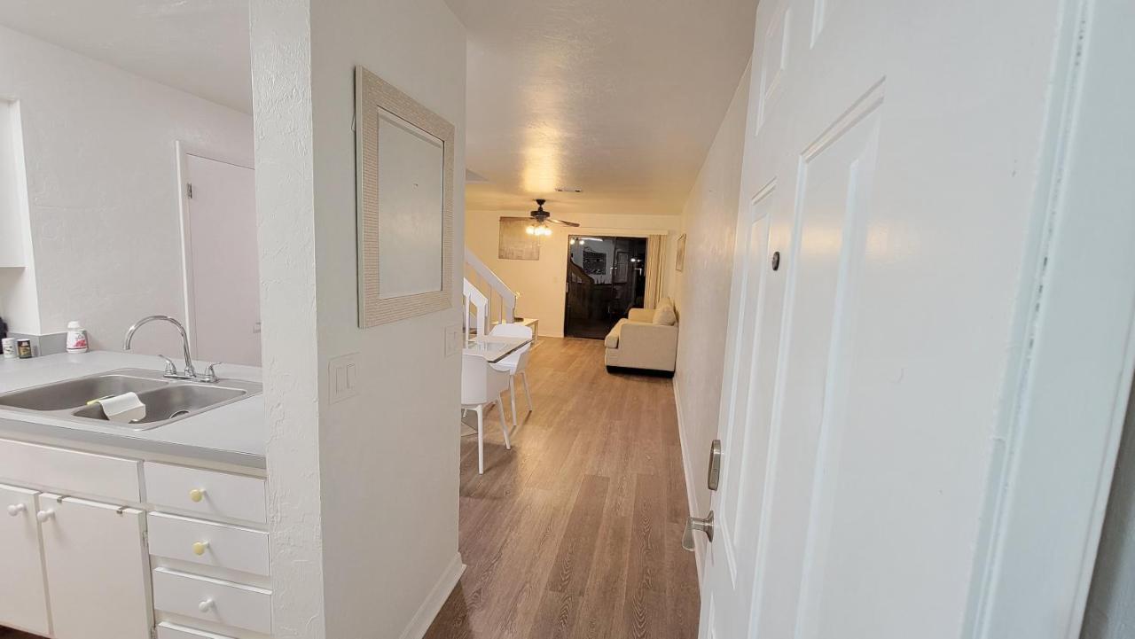 Beautiful Townhouse 2 Bedrooms 1 And A Half Bathrooms Next To Butler Plaza 1 Mile To Uf Gainesville Exterior photo